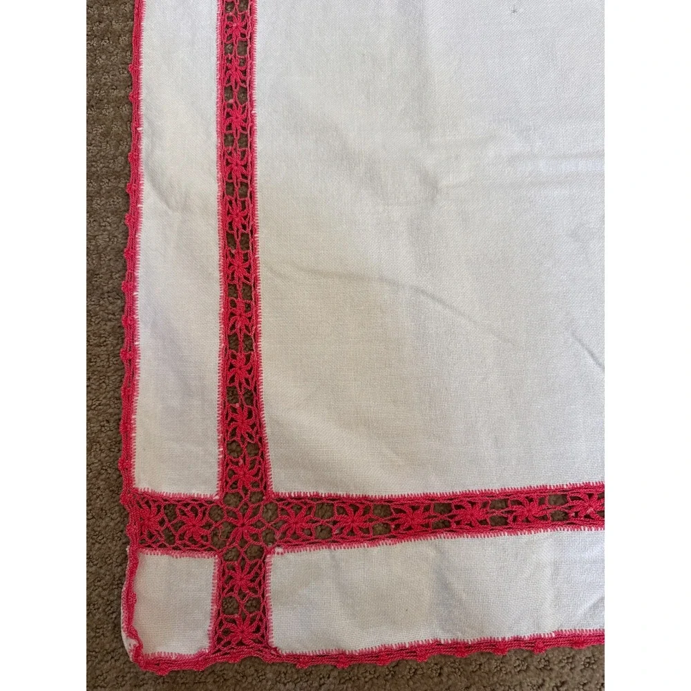 Vintage White Linen Tablecloth Hot Pink Crochet Lace Floral Inset 44x33.5 Boho